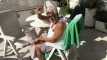 Filha mostra autor Manoel Carlos tomando sol em seu aniversário de 90 anos