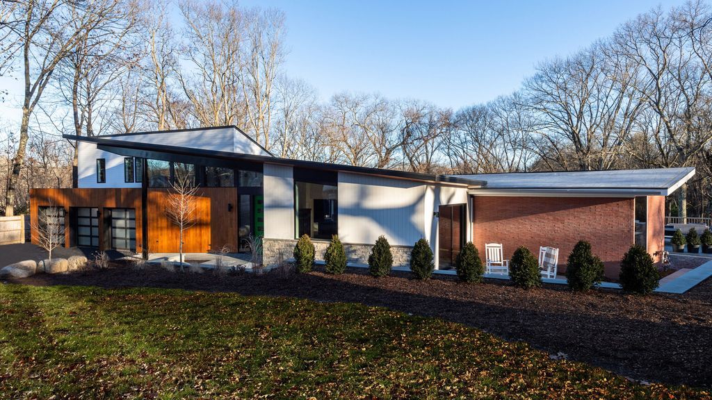 Front of Lexington Modern house.