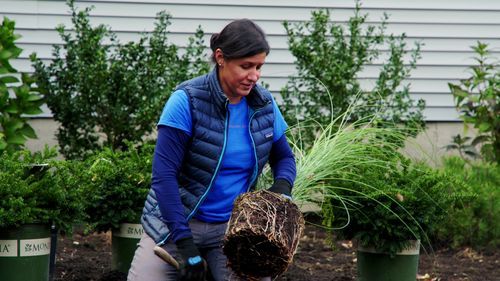 S22 E21: Jenn Nawada plants a garden bed