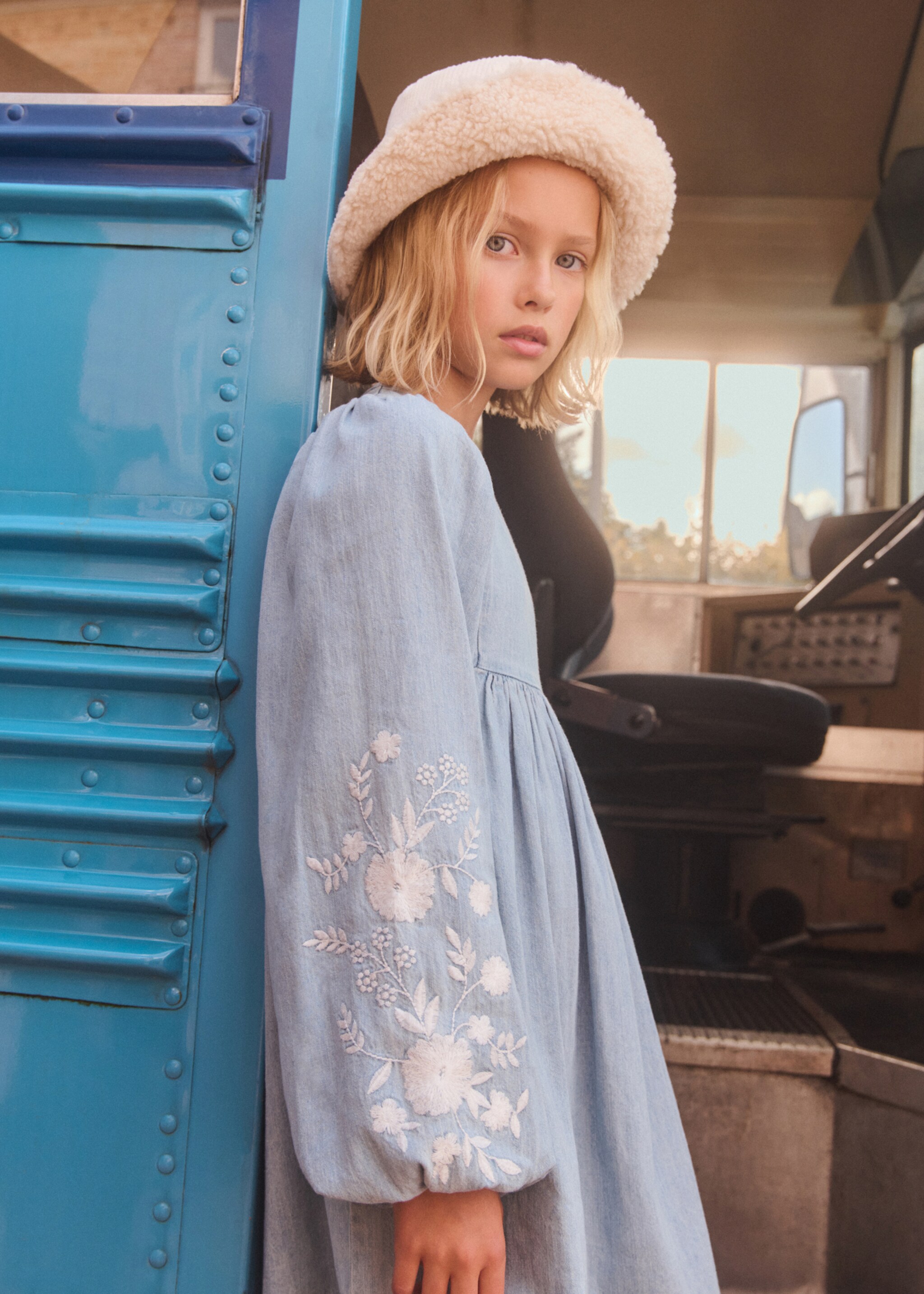 Flower embroidered denim dress - Details of the article 5