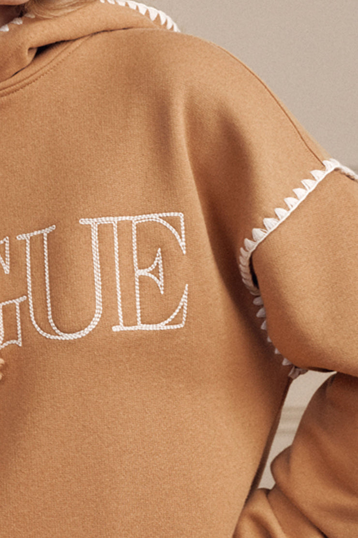 Detailansicht: VOGUE Hoodie Camel mit Stickereien