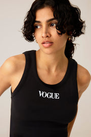 Camiseta de tirantes VOGUE negra con logo estampado