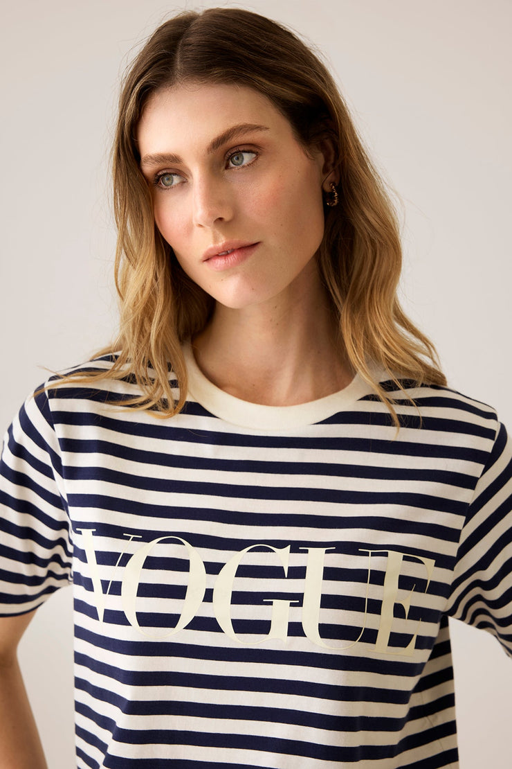 T-Shirt VOGUE Stripes Edition blu navy a righe con logo stampato