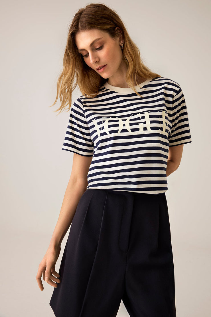 T-Shirt VOGUE Stripes Edition blu navy a righe con logo stampato