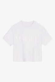 T-shirt cropped VOGUE bianca con logo ricamato tono su tono