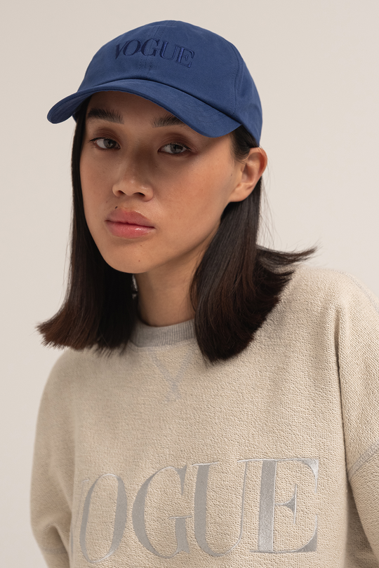 Cappellino VOGUE blu scuro con logo ricamato