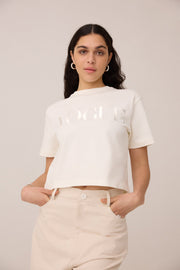 T-Shirt VOGUE crema con logo ricamato tono su tono