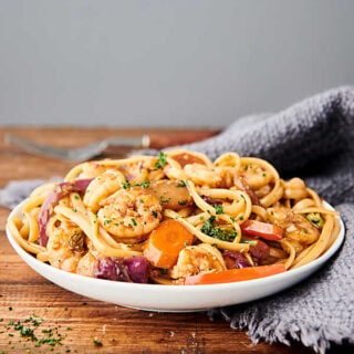 plate of shrimp lo mein