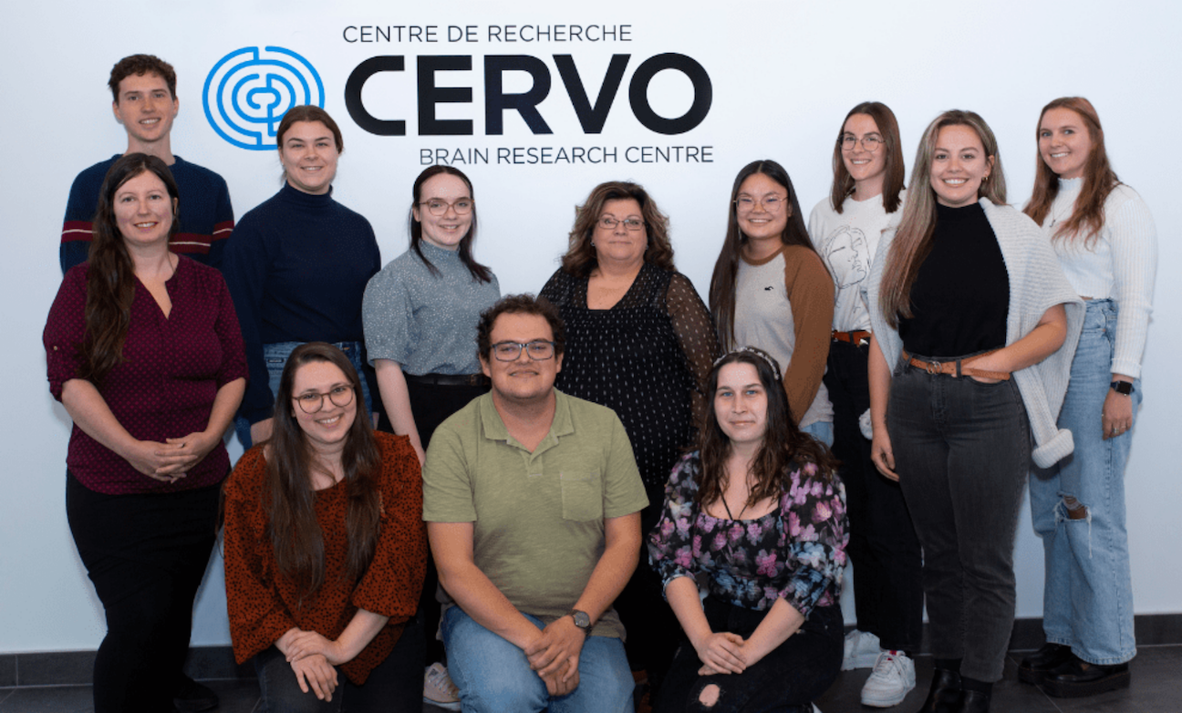 Caroline Ménard (standing, far left) is an Associate Professor in the Department of Psychiatry and Neurosciences, Faculty of Medicine, Université Laval, and affiliated with the CERVO research center.