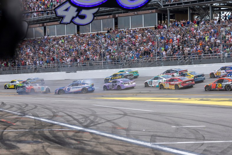 NASCAR: YellaWood 500