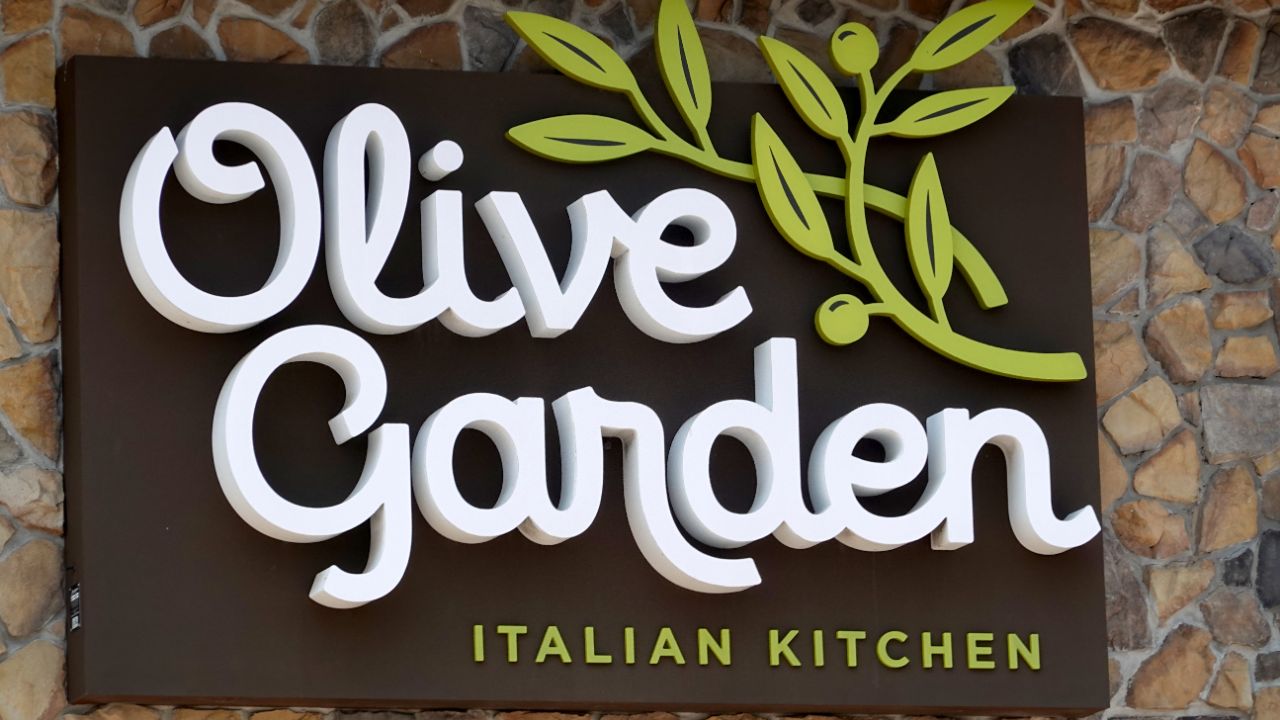 Celebrity chef Andrew Gruel discusses the rising cost of doing business in California as a beloved fast-food chain is forced to close 48 locations throughout the state.  