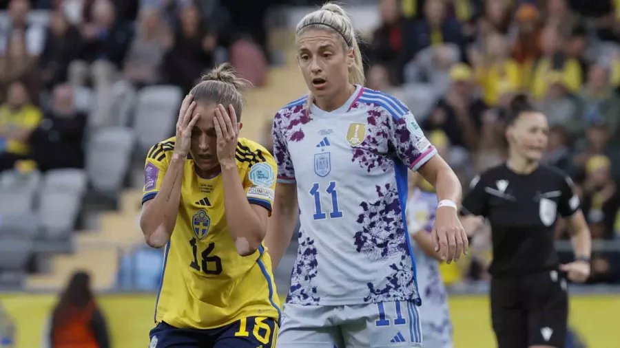 Las futbolistas mantuvieron el mensaje en la muñeca durante el partido.