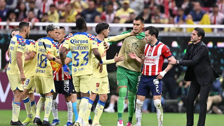 No hay Clásico Nacional sin conato de bronca