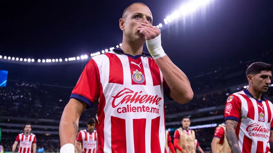 El segundo de tres clásicos seguidos fue para Chivas. 'Chicharito' Hernández jugó 19 minutos.