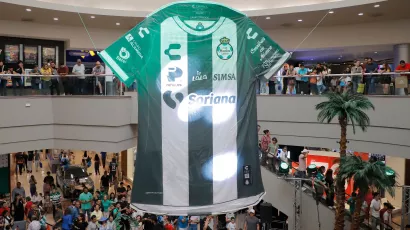 Las franjas cambiaron de dirección en la camiseta de Santos