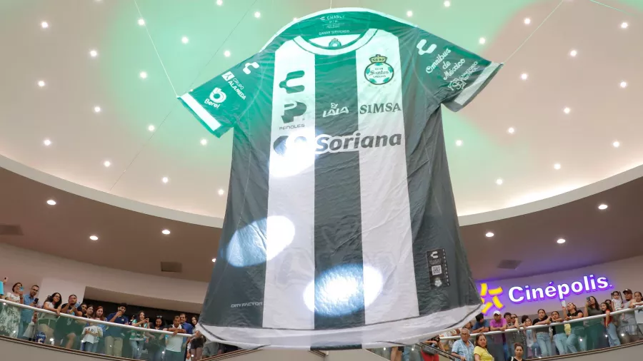 Las franjas cambiaron de dirección en la camiseta de Santos