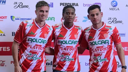 ¡Como de Rayo! Necaxa presentó a sus refuerzos con la nueva camiseta