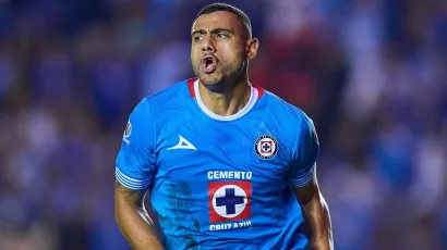 ¡Cruz Azul encontró a su delantero! Espectacular doblete de Giorgios Giakoumakis