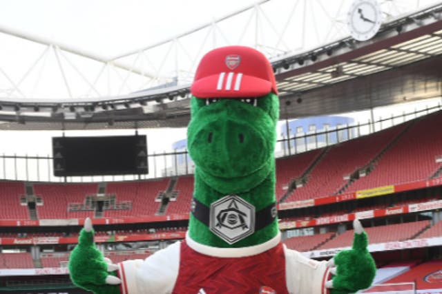 <p>Mr Corbyn posed alongside Gunnersaurus for the photo </p>