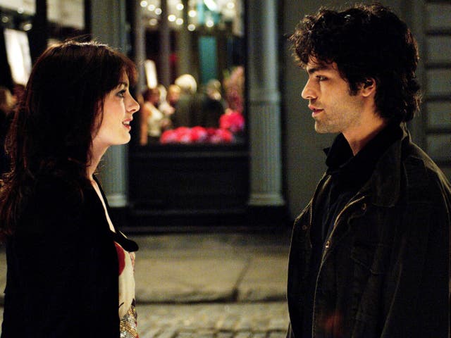 <p>Anne Hathway and Adrian Grenier in ‘The Devil Wears Prada'</p>