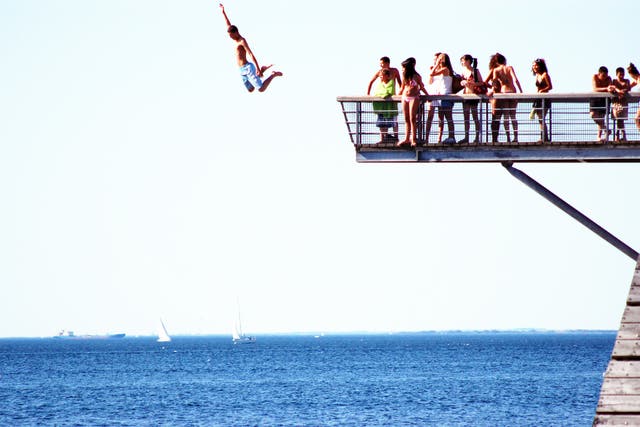 <p>Bathers jumping into the sea at Malmö’s Västra Hamnen (western harbour)</p>