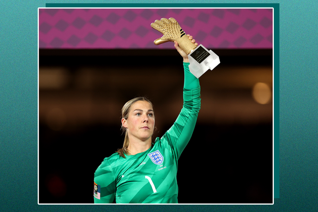 <p>The England goalkeeper won the Golden Glove award </p>