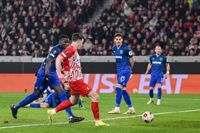 Freiburg’s Michael Gregoritsch, centre left, scores the opening goal during the Europa League round of 16 first leg soccer match between SC Freiburg West Ham United at the Europa-Park Stadion in Freiburg, Germany, Thursday, March 7, 2024. (Harry Langer/dpa via AP)