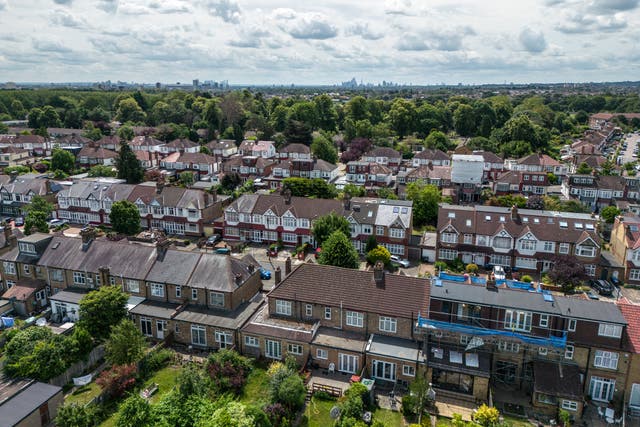 <p>The average five-year fixed-rate mortgage on the market edged up from 5.48% to 5.50% between the start of May and the start of June</p>