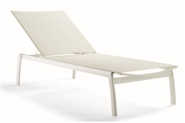 <p>Some 70,000 aluminium lounge chairs have been recalled by manufacturer Cinmar, following reports of serious customer injuries </p>