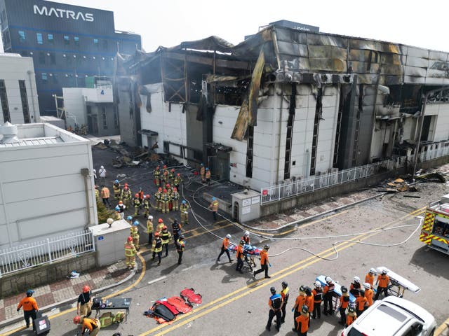 <p>Firefighters carry a body at the site of a fire at a lithium battery manufacturing factory in Hwaseong, South Korea</p>