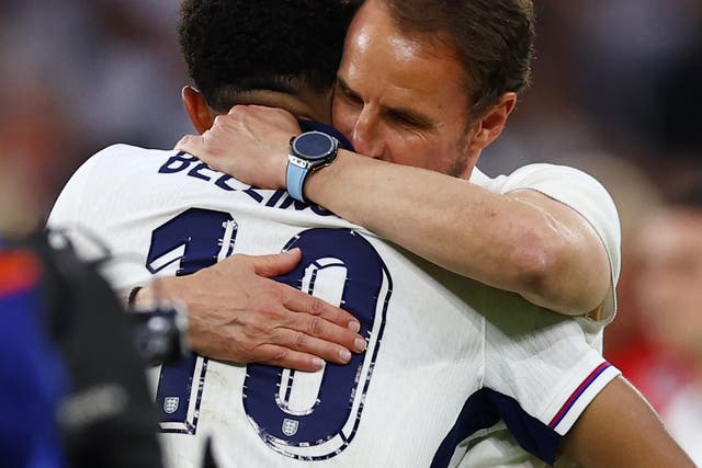 <p>England manager Gareth Southgate celebrates with Jude Bellingham</p>