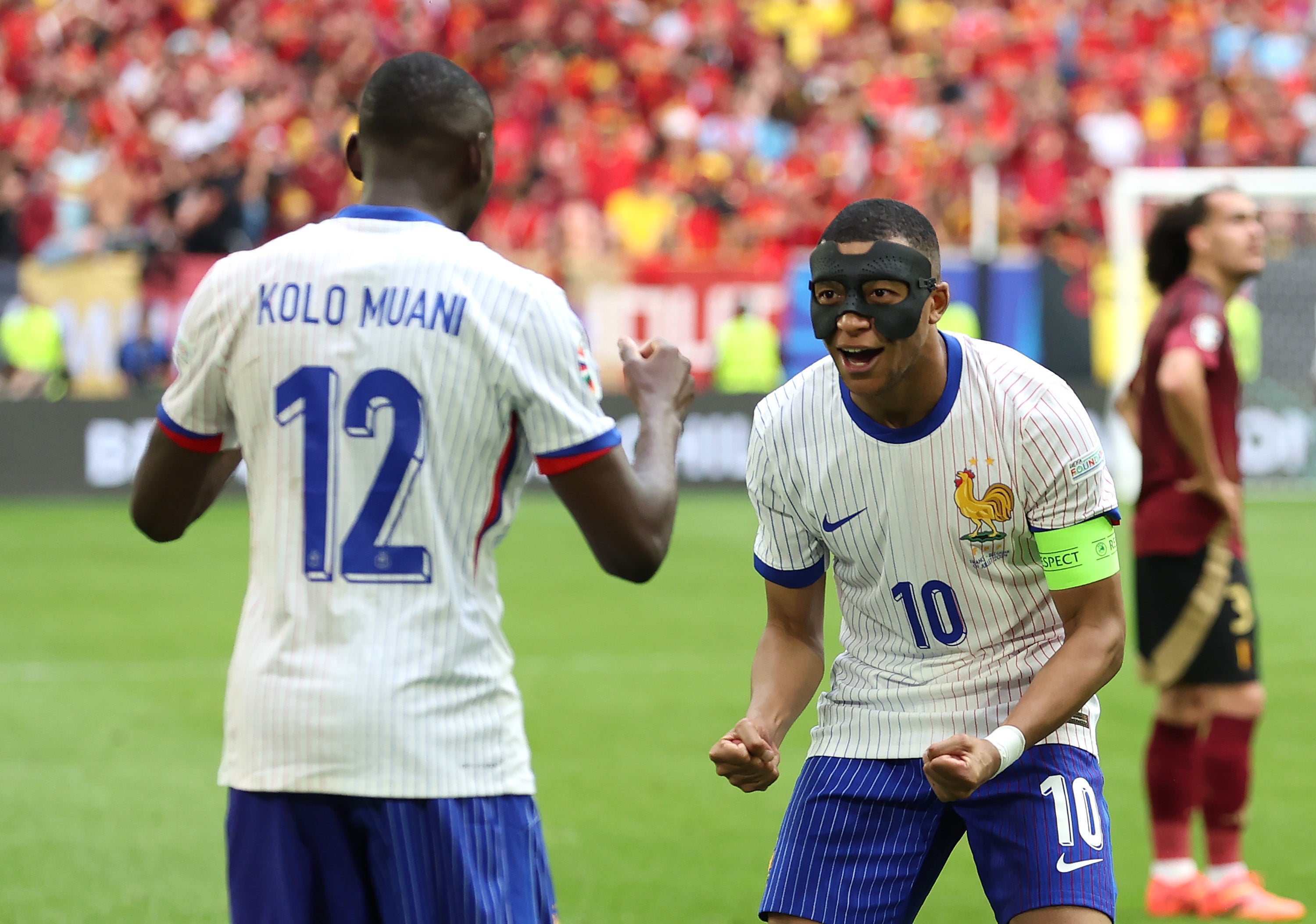 Kylian Mappe congratulates Randal Kolo Muani for earning France’s winner