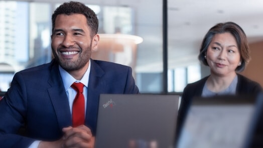 Executivos em uma sala de conferências