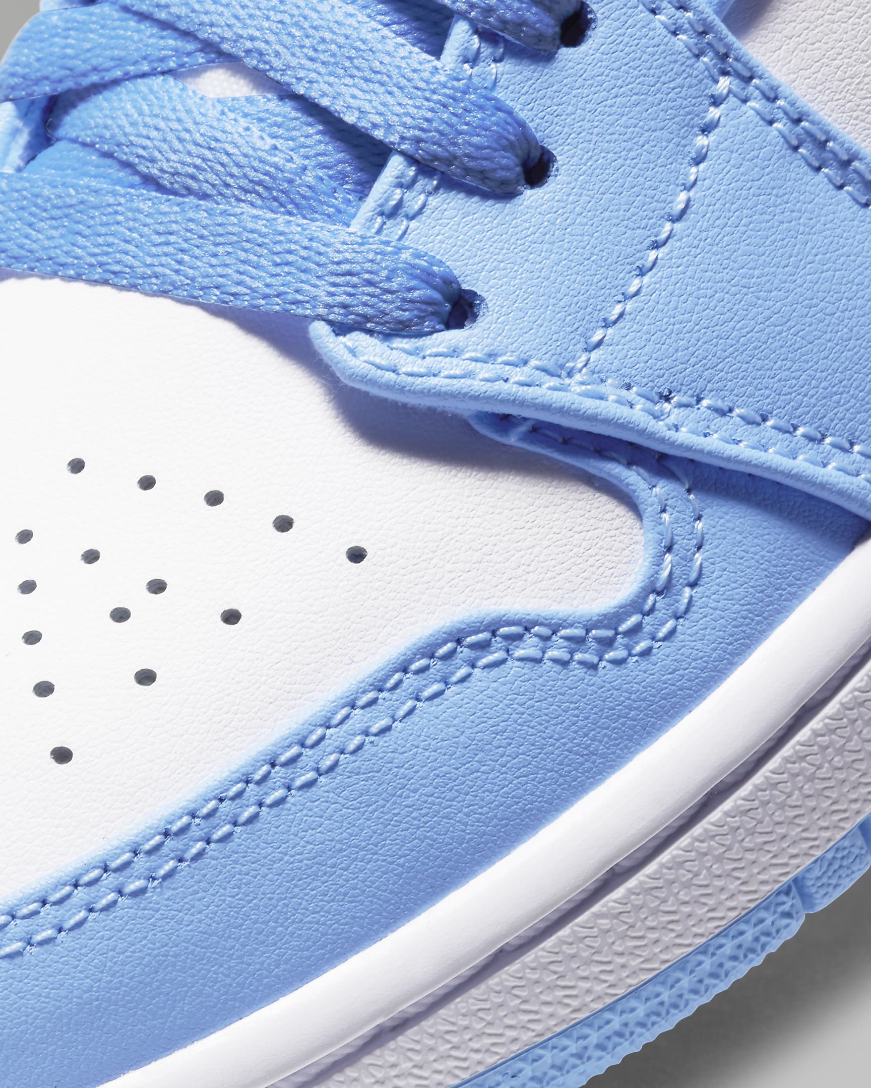 Chaussure Air Jordan 1 Low pour Femme - University Blue/Blanc/University Blue