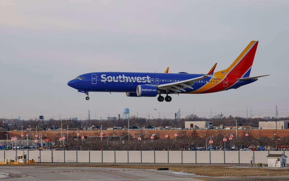 Tornado hits Chicago airport causing 169 flights to be cancelled