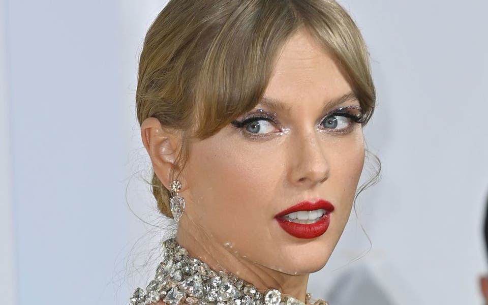 Taylor Swift claims biggest chart opening of the year for rerecorded album 1989