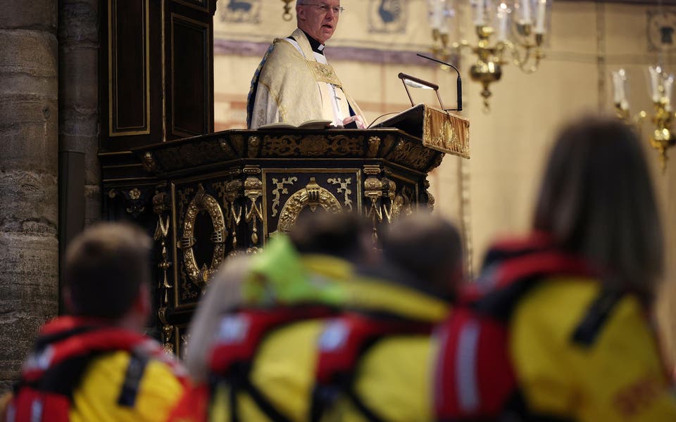 RNLI workers and supporters celebrate charity’s 200th anniversary