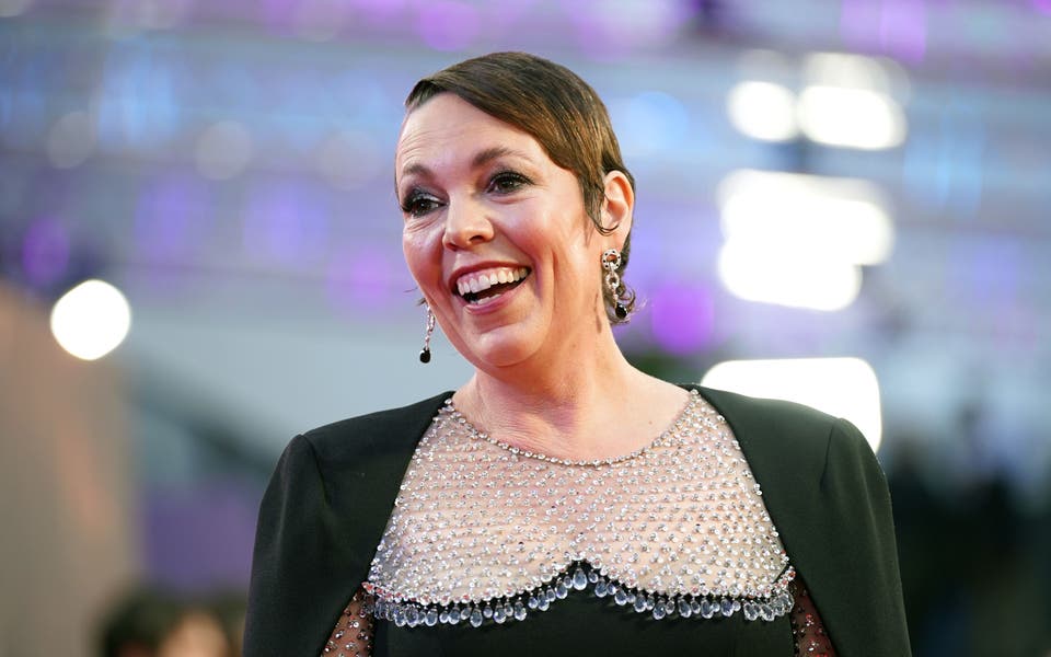 Olivia Colman says she would be paid more if she was a man