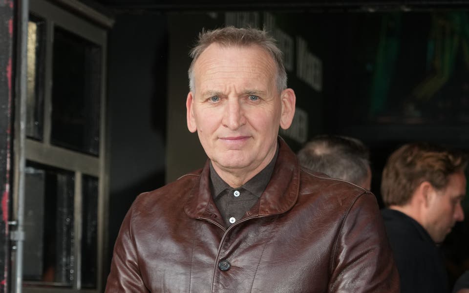 Christopher Eccleston to run London Marathon in aid of the Big Issue