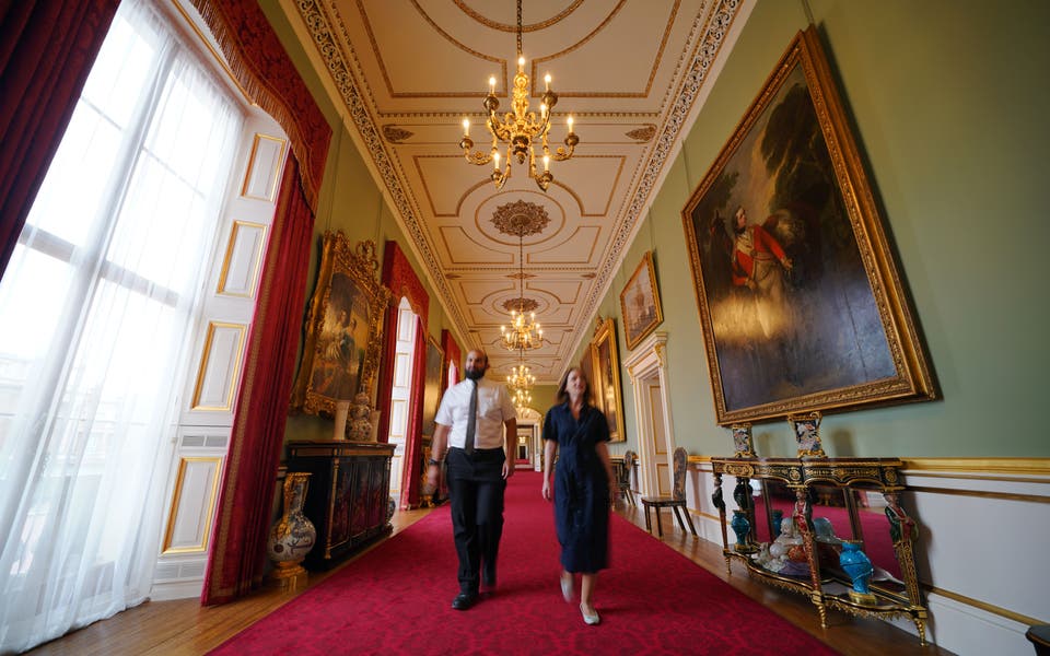 Room behind famous Buckingham Palace balcony to open to the public