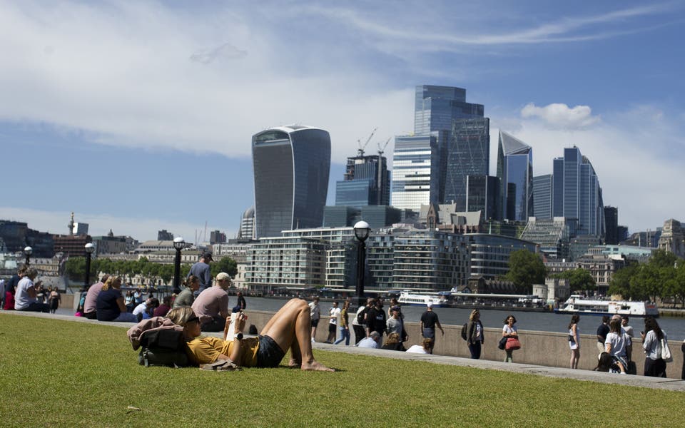 UK stock markets rise after economic growth beats forecasts