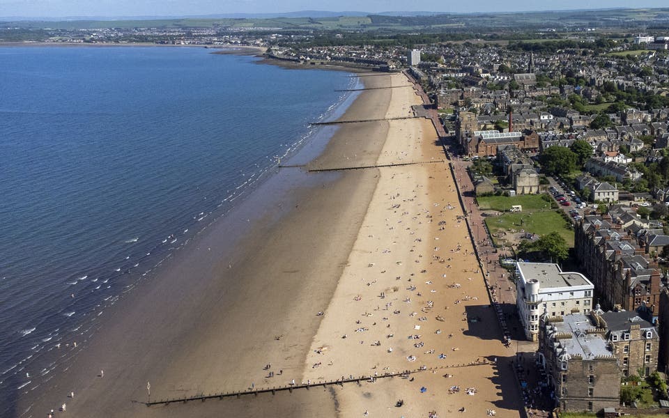 Swimmers advised of ‘risk to human health’ from bacteria at Edinburgh beach