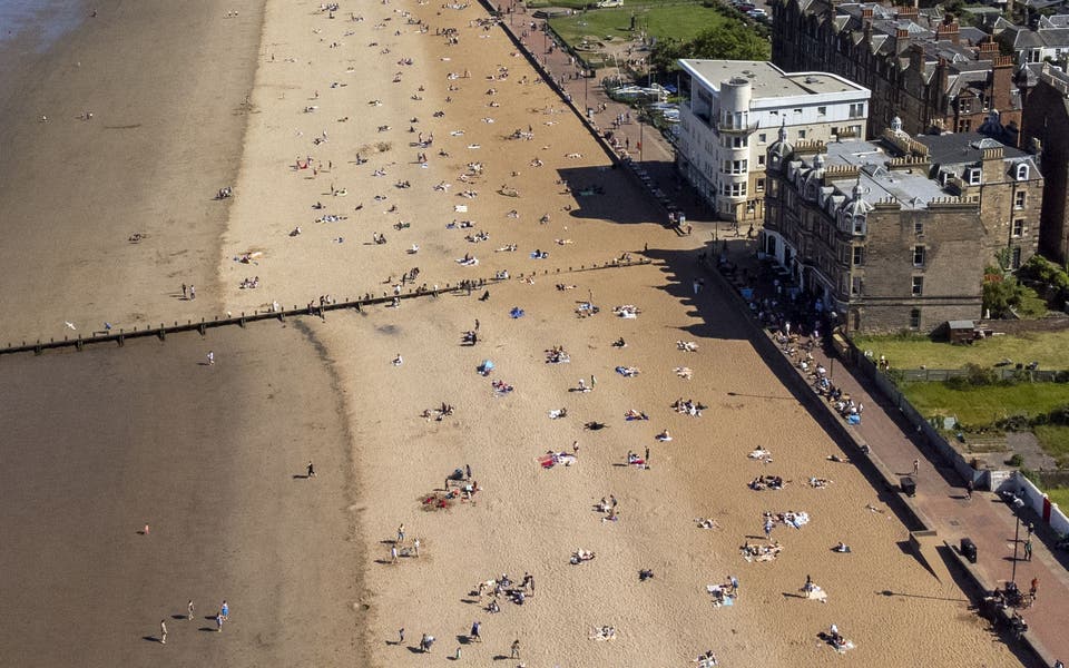 Warnings lifted as Edinburgh beach water quality back at safe levels, Sepa says