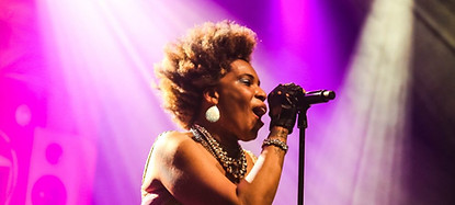 Macy-Gray-at-O2-Shepherds-Bush-Empire-Mi