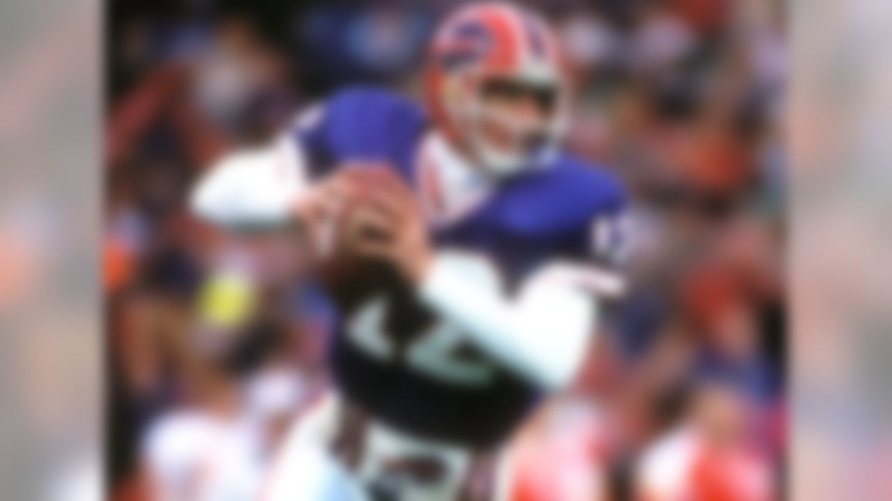Buffalo Bills, 1986-1996
» Voted to Pro Bowl five times, First Team All-Pro once
» 35,467 career passing yards, 237 career touchdowns
» 101 career victories
» Enshrined in Pro Football Hall of Fame