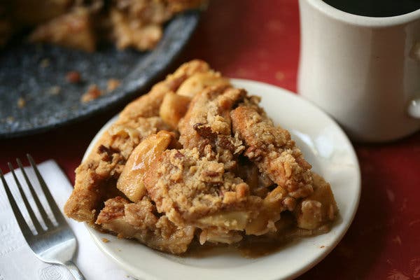 Whiskey-Apple Crumble Pie