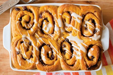 Vegan Pumpkin-Cinnamon Rolls With Cranberry