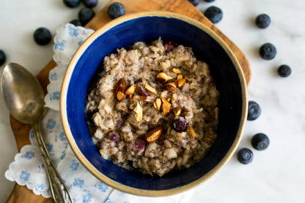 Oats With Amaranth, Chia Seeds and Blueberries