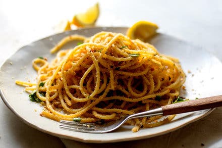 Spaghetti With Garlicky Bread Crumbs and Anchovies