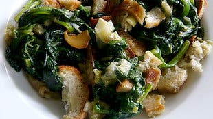 Spinach With Mushrooms and Bread